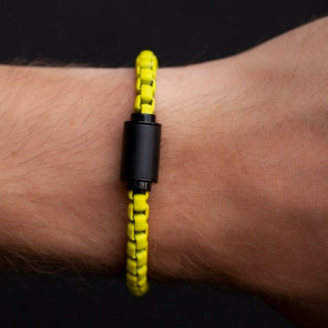 THALASSA YELLOW CHAIN BLACK CHIP MAGNET