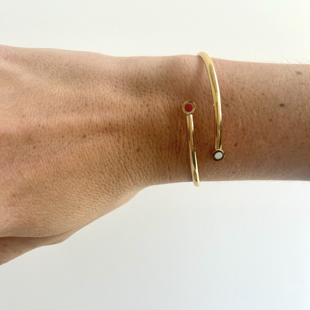 NEW WAVE RED AND WHITE CHIPS BANGLE NEW WAVE RED AND WHITE CHIPS BANGLE