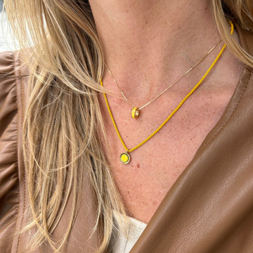 WEWA SPECTRA YELLOW CIRCLE CHIP NECKLACE