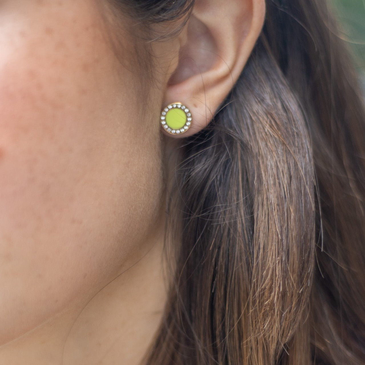 OCEAN YELLOW GOLD PLATED LIME GREEN CHIP WITH ZIRCONIA EARRING