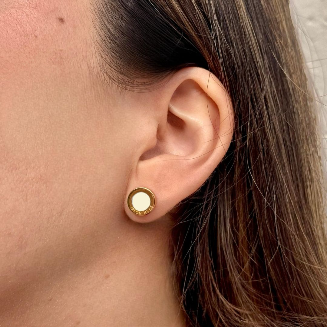 Jason Hyde gold stud earring with cappucino enamel chip