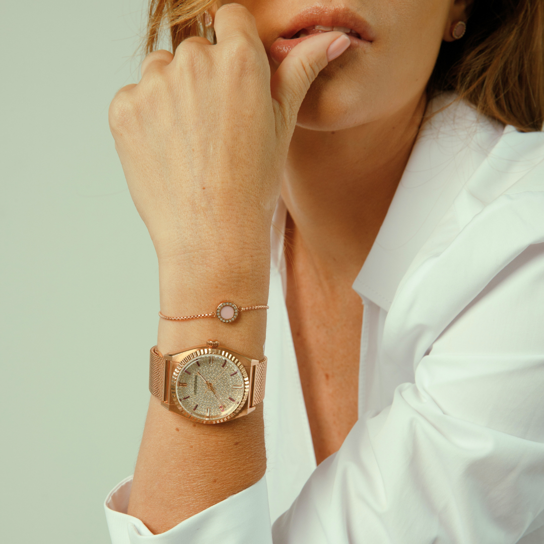 Elegant 'ocean pink chip' bracelet with vibrant pink charm and rose gold plating