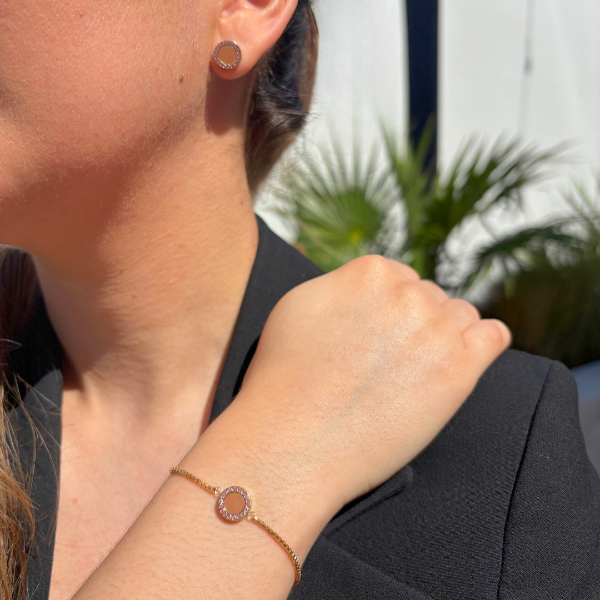 Nutshell bracelets and earrings with zirconia from the Ocean collection by Jason Hye