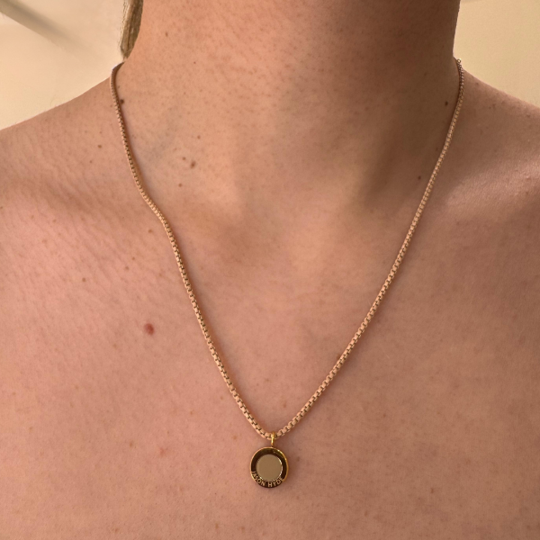 Minimalist and elegant Jason Hyde beige chain necklace