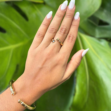 SEACAP WHITE CHIP BANGLE