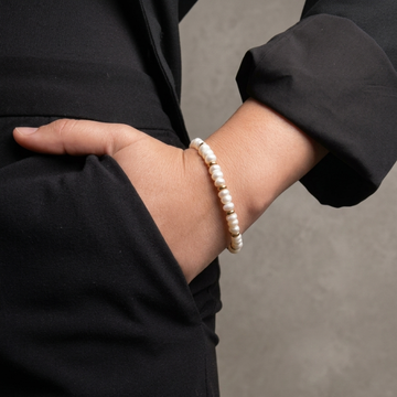 Jason Hyde freshwater pearl and gold bead bracelet on woman's wrist