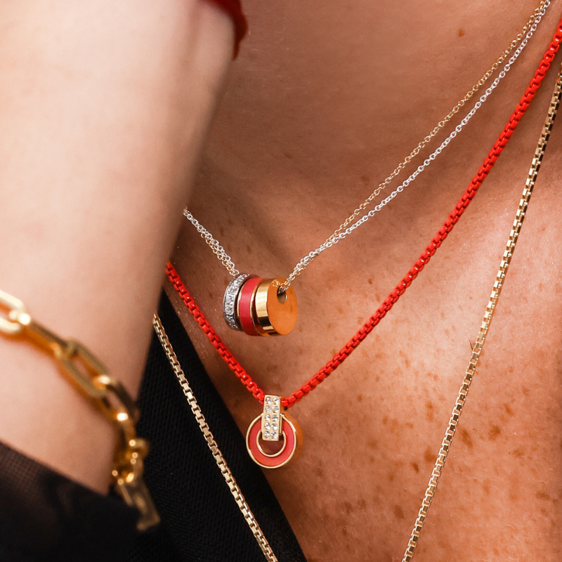 Nereida necklace red chip with red cord with zirconia