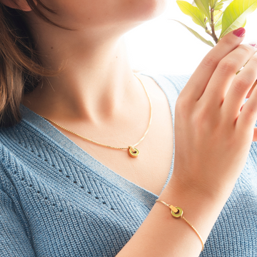 Green chip nereida necklace and bracelet with gold chains