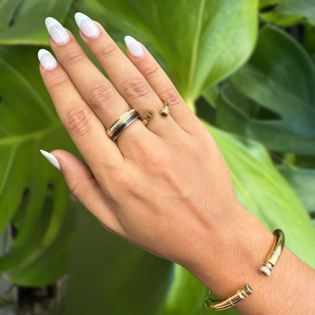 A hand with a Seacap Chip Bangle with black chips
